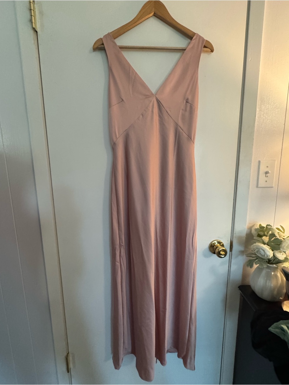 Sleeveless V-Neck Maxi Dress in Blush Pink 👻🎃